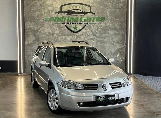 RENAULT MEGANE 1.6 DYNAMIQUE GRAND TOUR 16V FLEX 4P MANUAL RENAULT MEGANE 1.6 DYNAMIQUE GRAND TOUR 16V FLEX 4P MANUAL